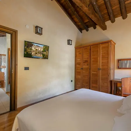 默主歌耶赫尔采民族村酒店 4*