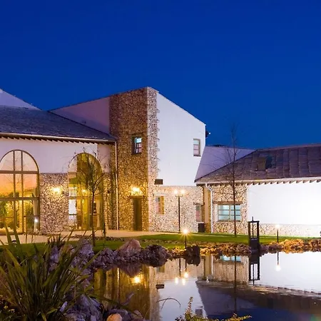 默主歌耶赫尔采民族村酒店 度假村 4*