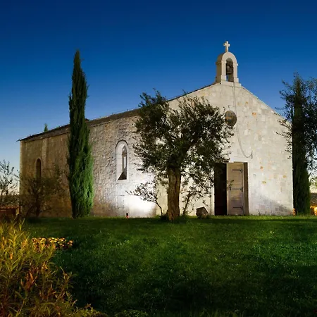 默主歌耶赫尔采民族村酒店 4*