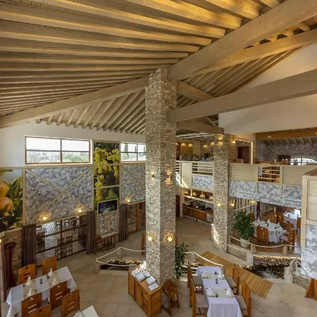 默主歌耶赫尔采民族村酒店 4*