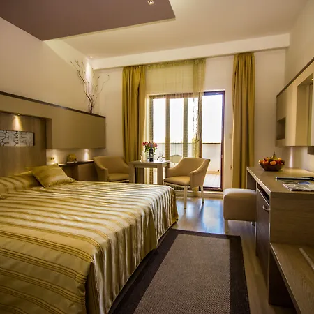 默主歌耶赫尔采民族村酒店 4*