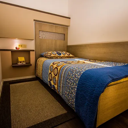 默主歌耶赫尔采民族村酒店 4*