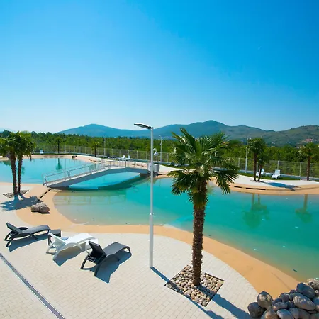 默主歌耶赫尔采民族村酒店 4*