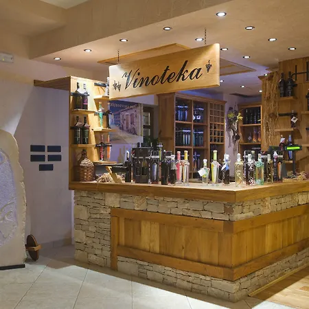 默主歌耶赫尔采民族村酒店 度假村 4*