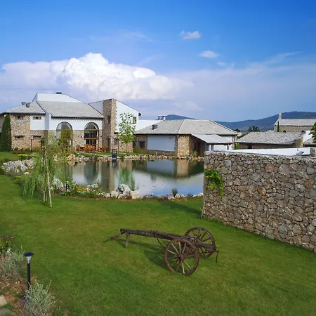 默主歌耶赫尔采民族村酒店