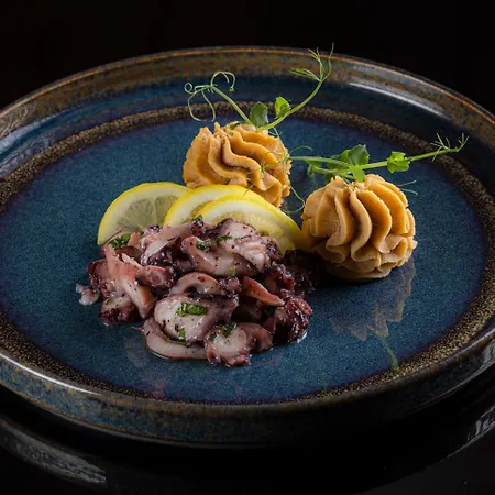 默主歌耶赫尔采民族村酒店