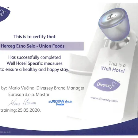 默主歌耶赫尔采民族村酒店